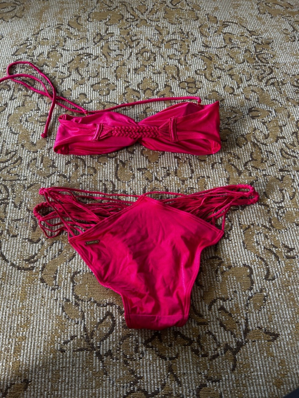 Victoria Secret bikini - Picture 3 of 3